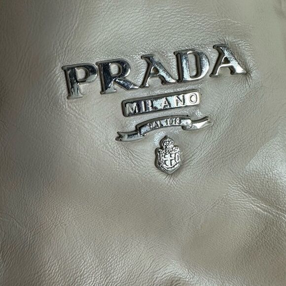 💯 Authentic Prada Tote Handbag🍀 - Picture 10 of 16
